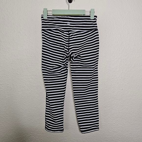 Athleta Stripes chaturanga capri black and white capri length leggings size xs - Picture 5 of 5